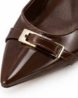Zapatillas slingback con hebilla dorada — Camel
