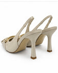 Zapatillas slingback con detalle dorado — Marfil