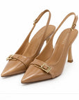 Zapatillas slingback con hebilla dorada — Camel
