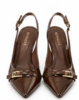 Zapatillas slingback con hebilla dorada — Camel