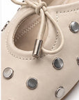 Flats con detalle metálico — Marfil