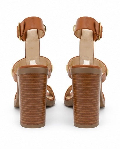 Sandalias de tacón con aplicaciones geométricas — Camel