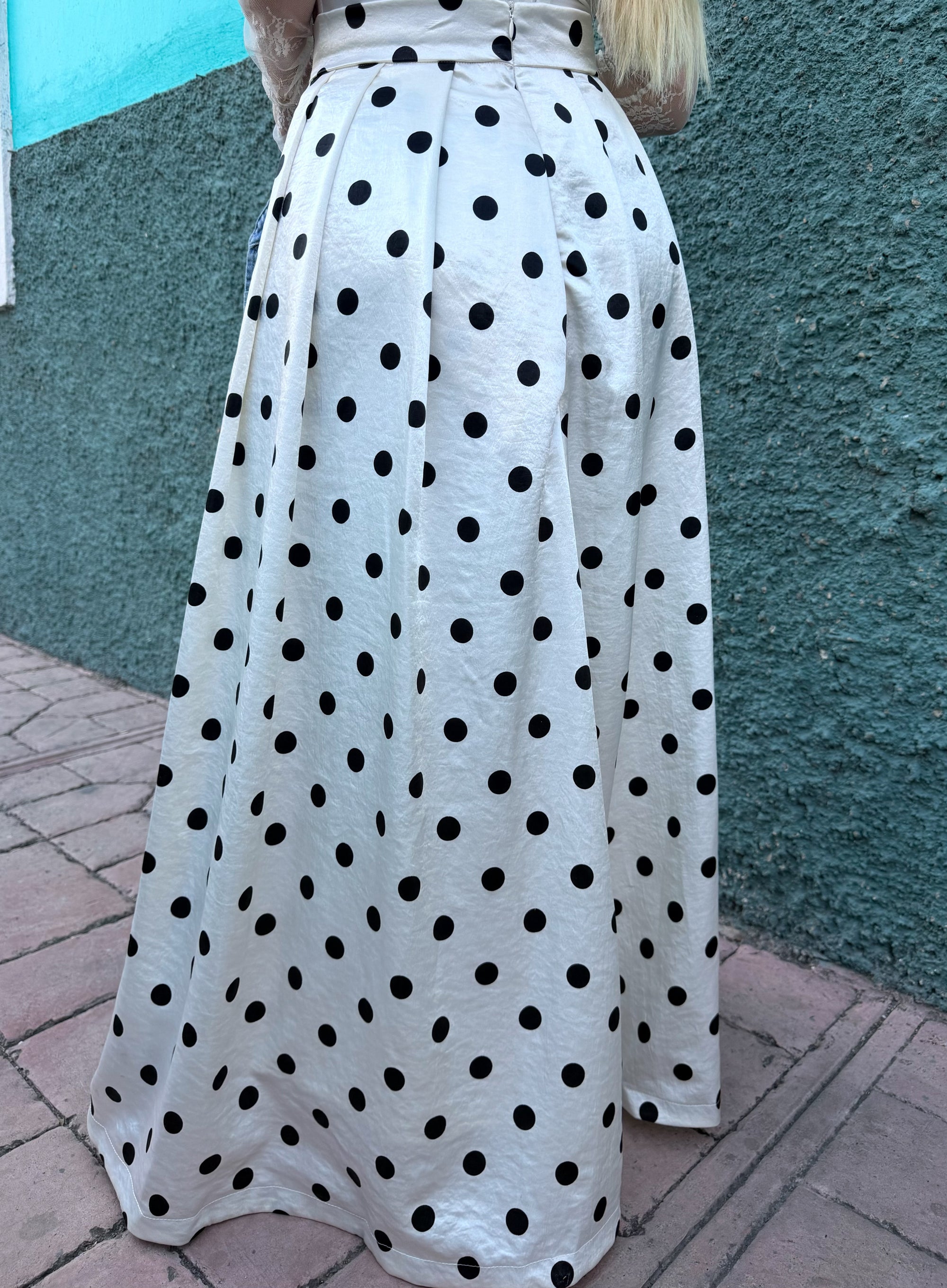 FALDA MAXI DE LUNARES CON VOLUMEN
