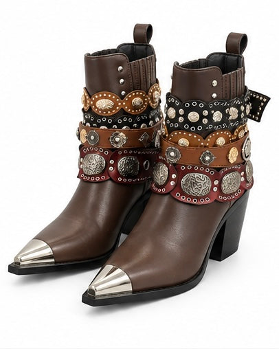 Botas western con aplicaciones — Café