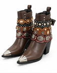 Botas western con aplicaciones — Café