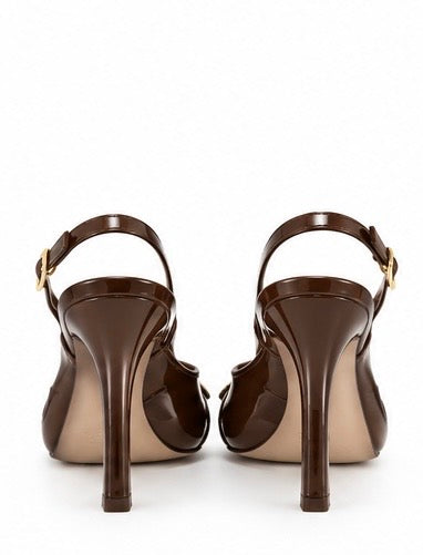 Zapatillas slingback con hebilla dorada — Camel