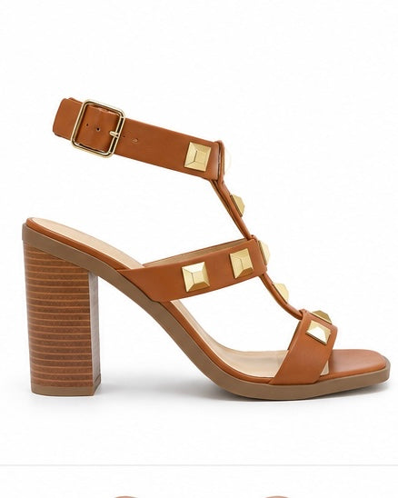Sandalias de tacón con aplicaciones geométricas — Camel