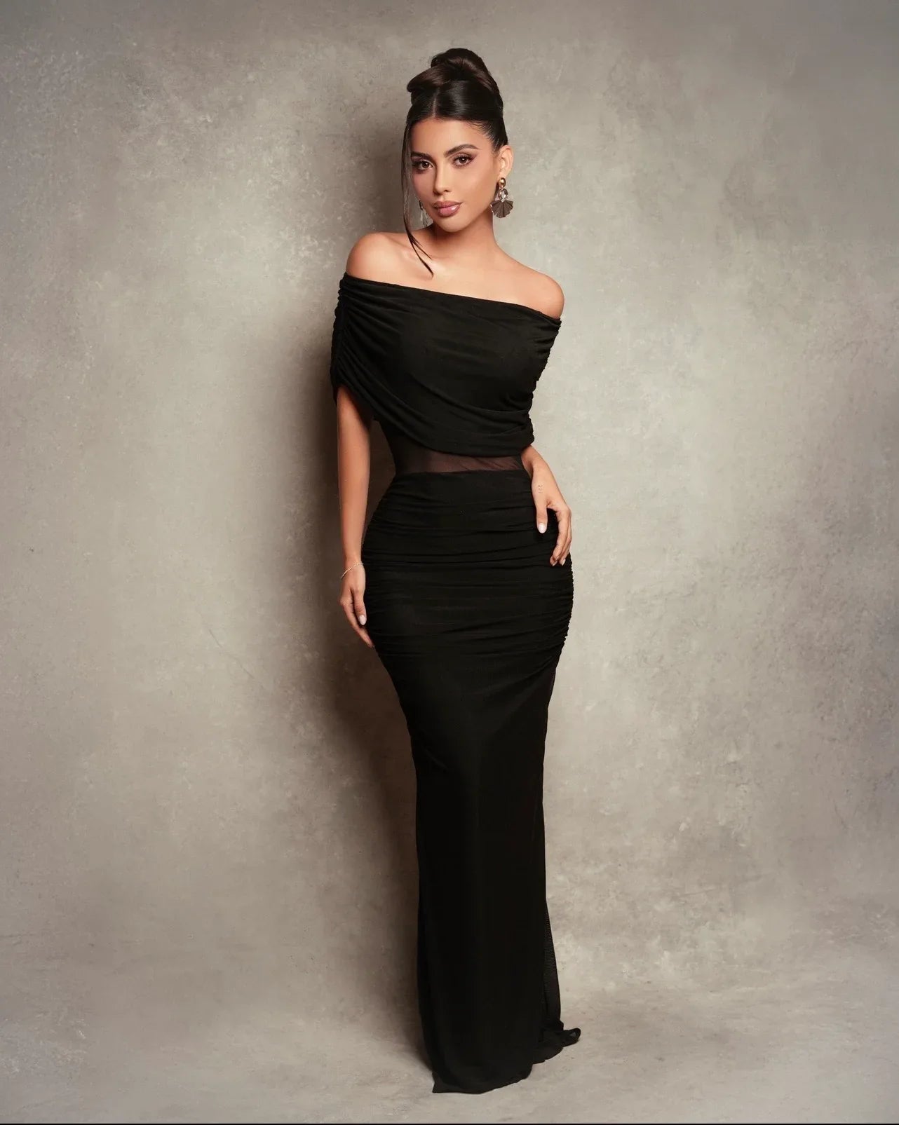 VESTIDO NEGRO OFF SHOULDER