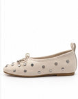 Flats con detalle metálico — Marfil