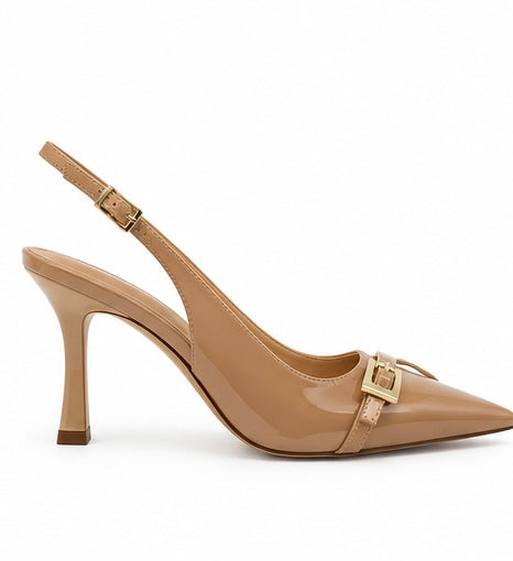 Zapatillas slingback con hebilla dorada — Camel