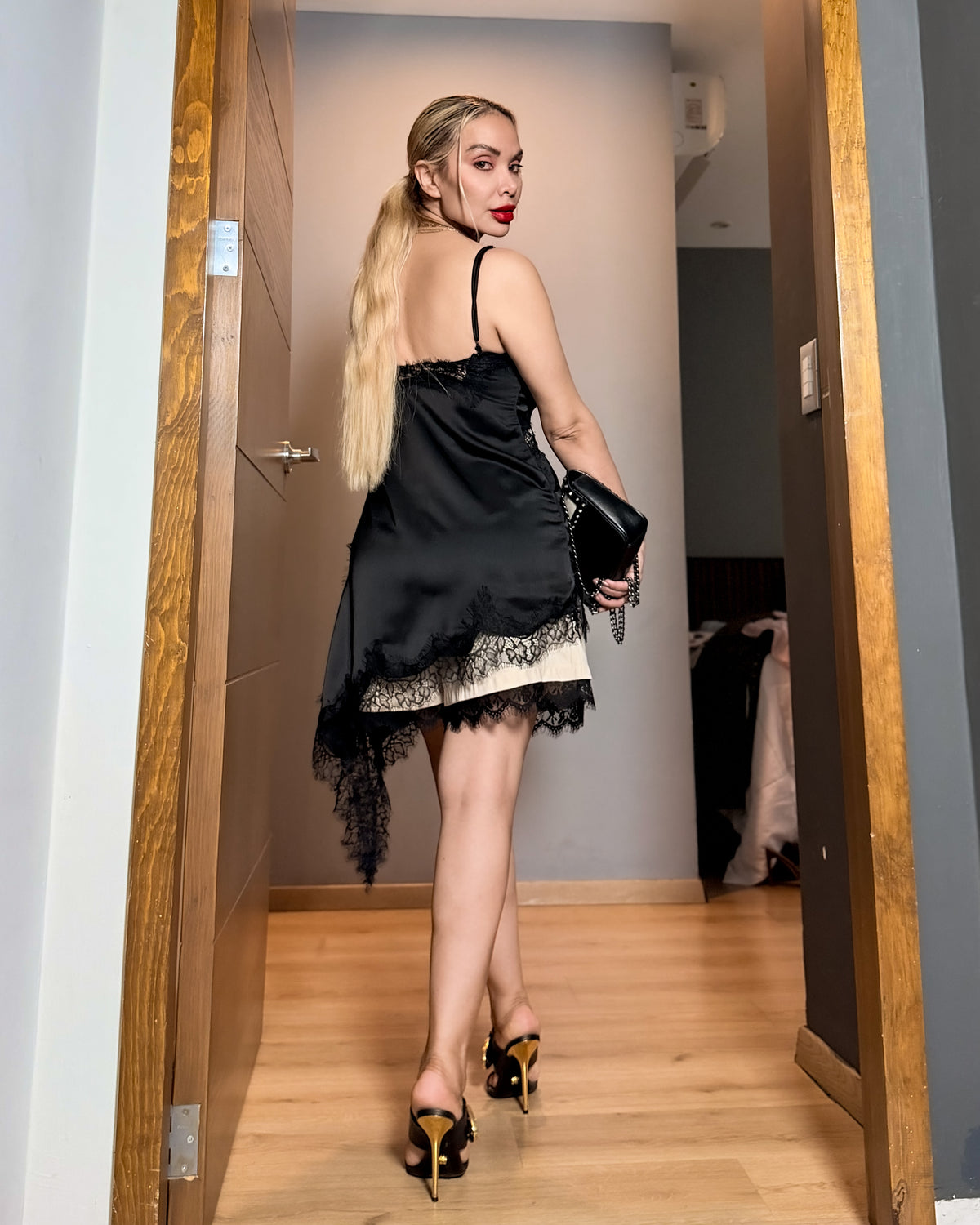 SHORT NUDE