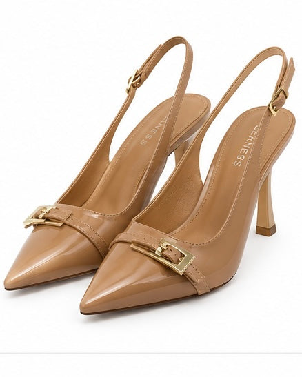 Zapatillas slingback con hebilla dorada — Camel