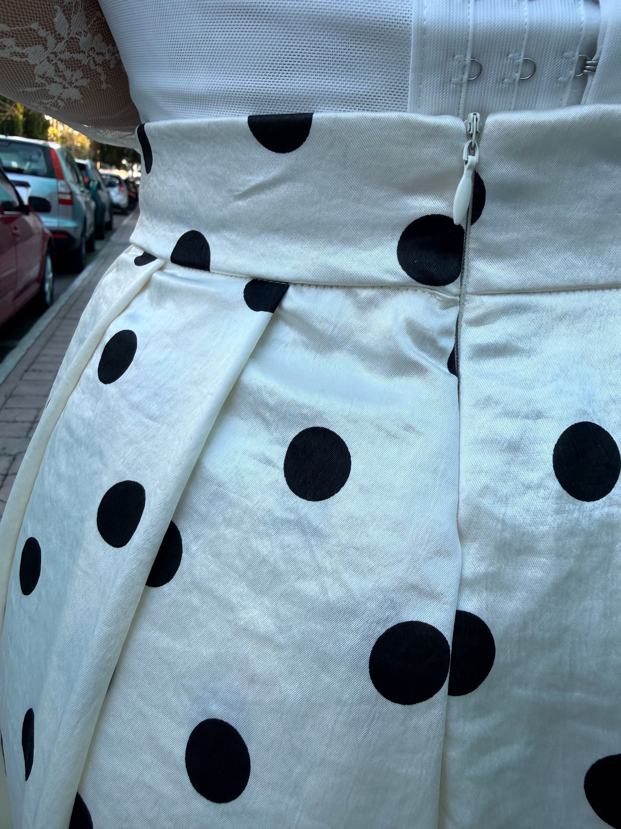 FALDA MAXI DE LUNARES CON VOLUMEN