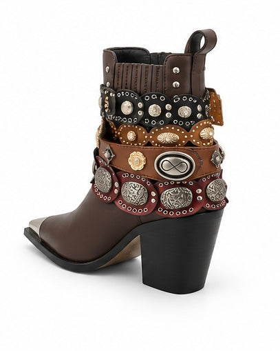 Botas western con aplicaciones — Café