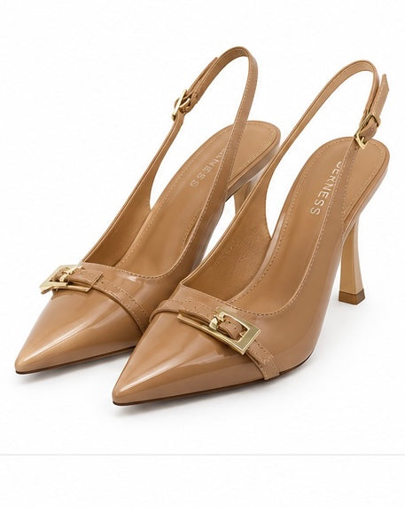 Zapatillas slingback con hebilla dorada — Camel