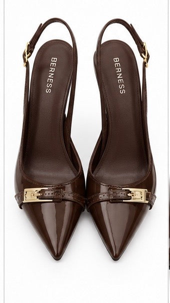 Zapatillas slingback con hebilla dorada — Camel