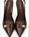 Zapatillas slingback con hebilla dorada — Camel