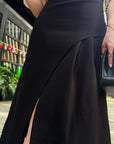 VESTIDO NOIR CON CAPA IVORY