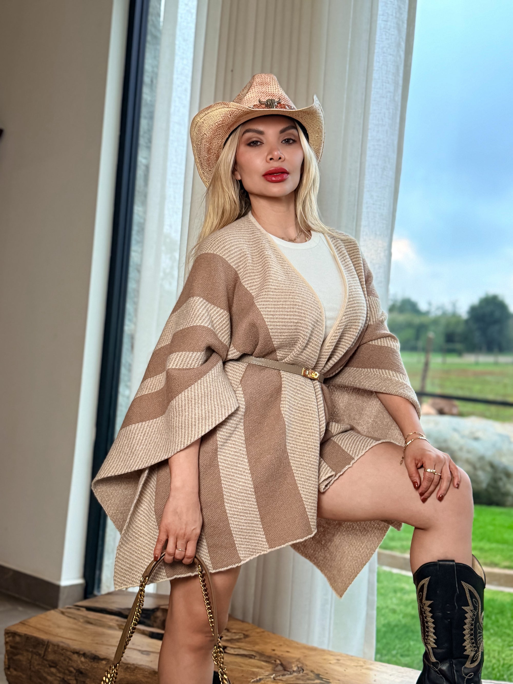 PONCHO ELEANORA