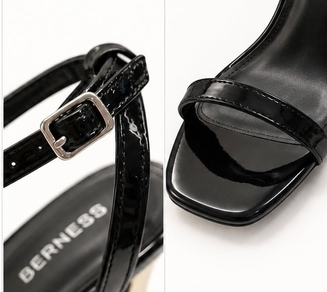 Sandalias de tacón alto — Negro
