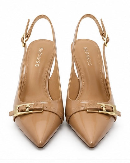 Zapatillas slingback con hebilla dorada — Camel