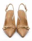 Zapatillas slingback con hebilla dorada — Camel
