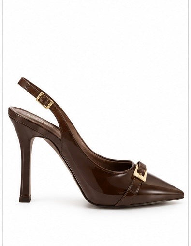 Zapatillas slingback con hebilla dorada — Camel